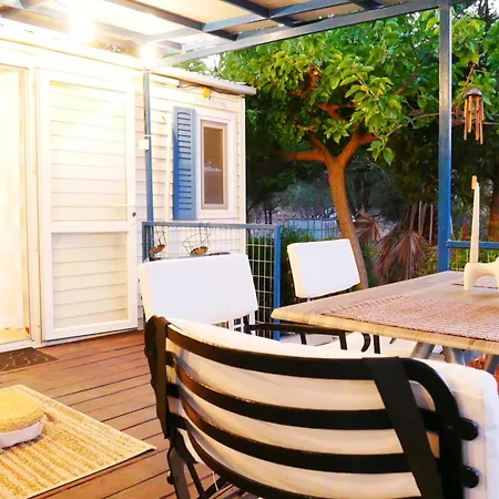 Seaside Garden بيت للعطل Galaxídhion